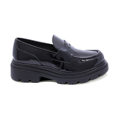 Mocasín Coqueta de Charol color Negro Jazz con diseño track