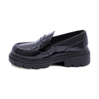 Mocasín Coqueta de Charol color Negro Jazz con diseño track
