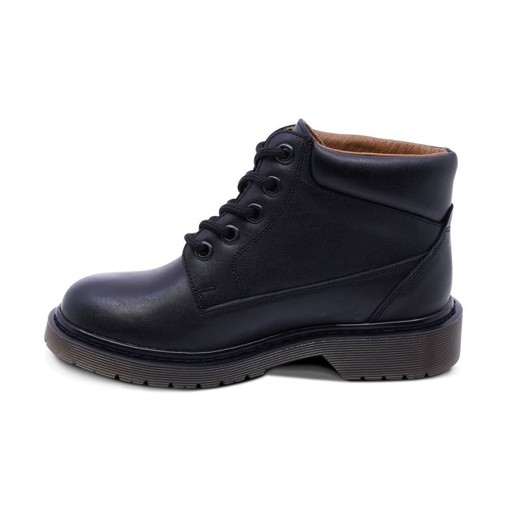Bota escolar Audaz para niño de piel negro Martín con agujetas