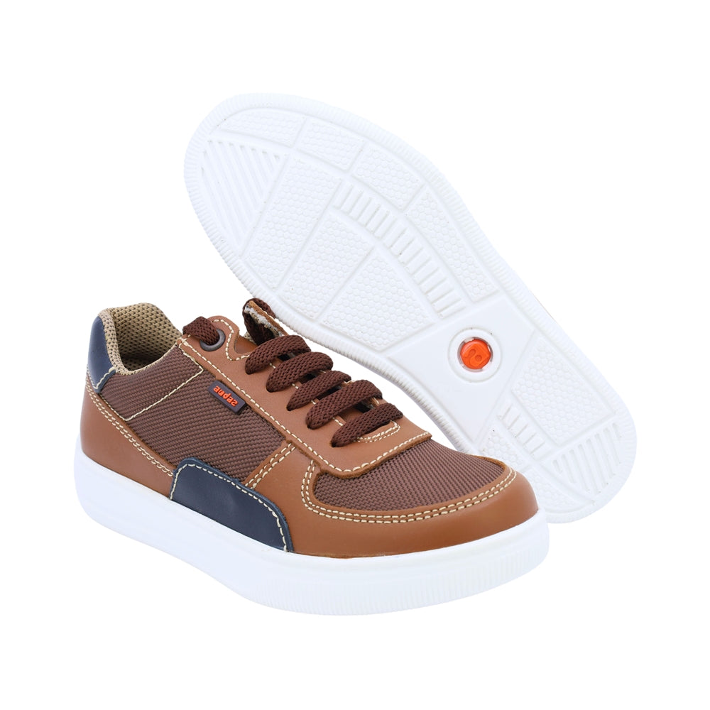 Tenis Niño Audaz en piel color miel Drone con ajuste de agujeta