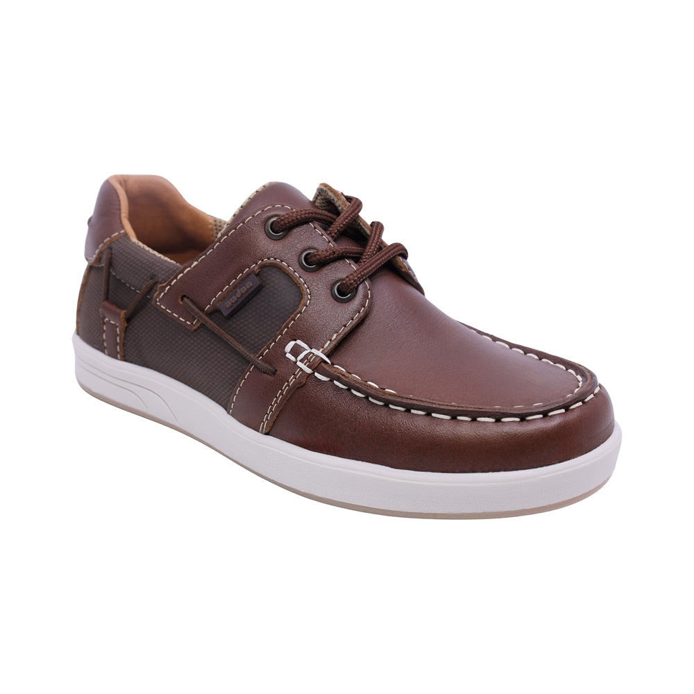 MOCASÍN AUDAZ PARA NIÑO COLOR CAFÉ DE PIEL STEVE CON AGUJETA