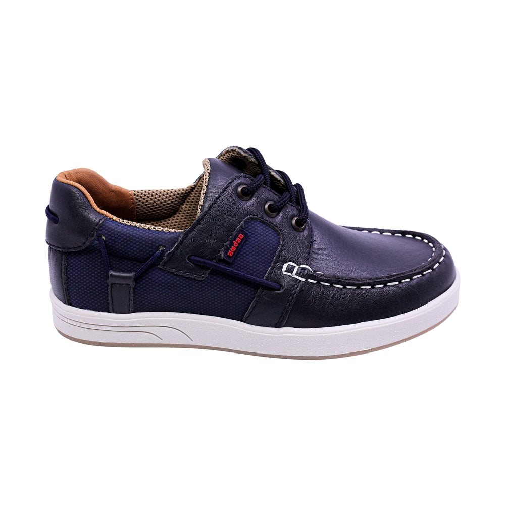 MOCASÍN AUDAZ PARA NIÑO COLOR AZUL MARINO DE PIEL STEVE CON AGUJETA