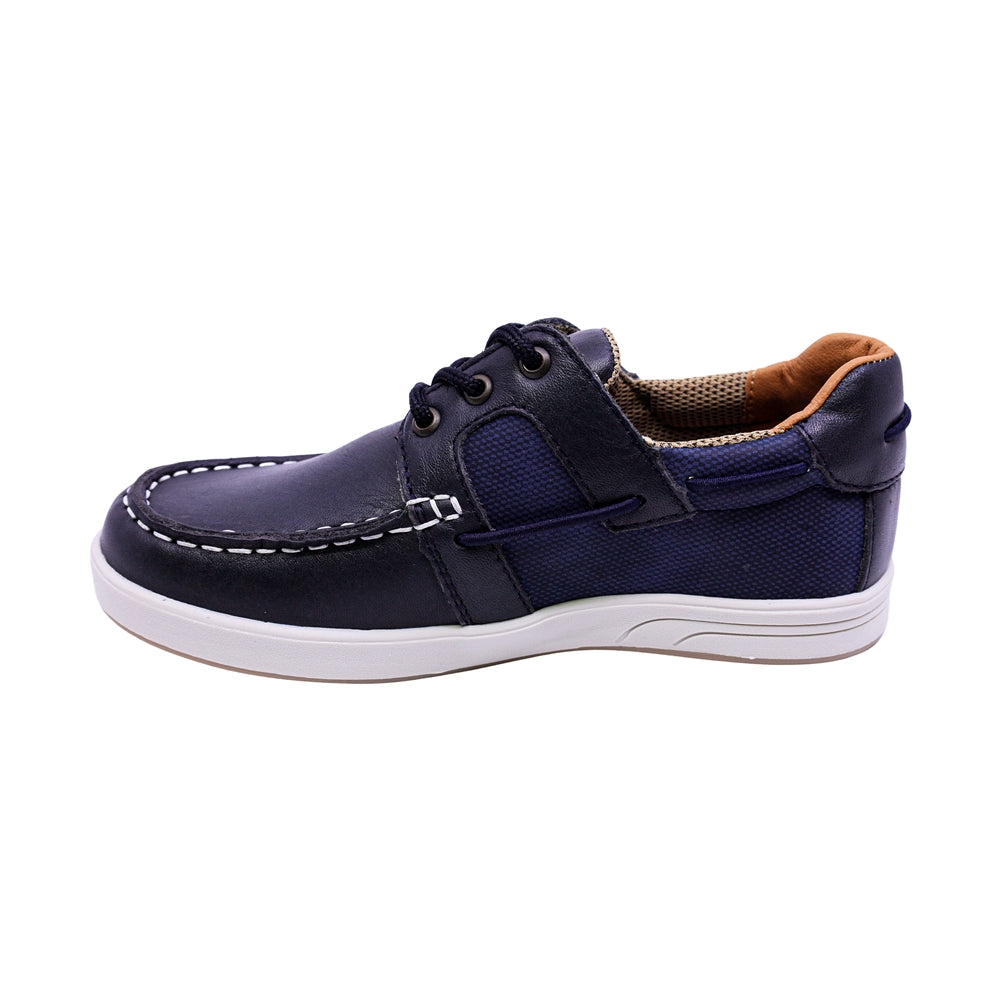 MOCASÍN AUDAZ PARA NIÑO COLOR AZUL MARINO DE PIEL STEVE CON AGUJETA