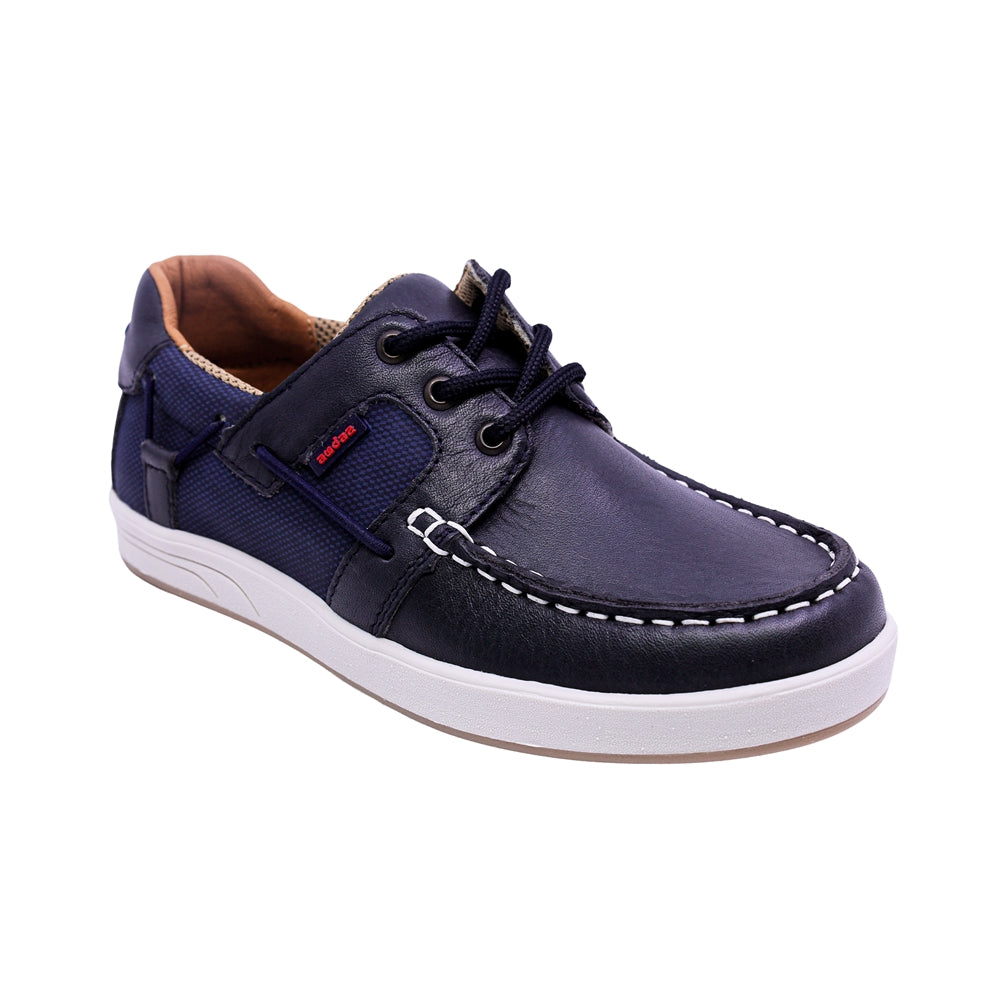MOCASÍN AUDAZ PARA NIÑO COLOR AZUL MARINO DE PIEL STEVE CON AGUJETA