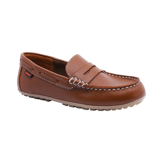 Mocasín Audaz para niño en piel café claro Malaga con diseño clásico