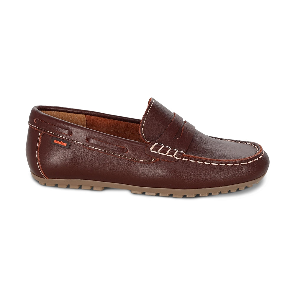 Mocasín Audaz para niño en piel  ladrillo Malaga con suela resistente.
