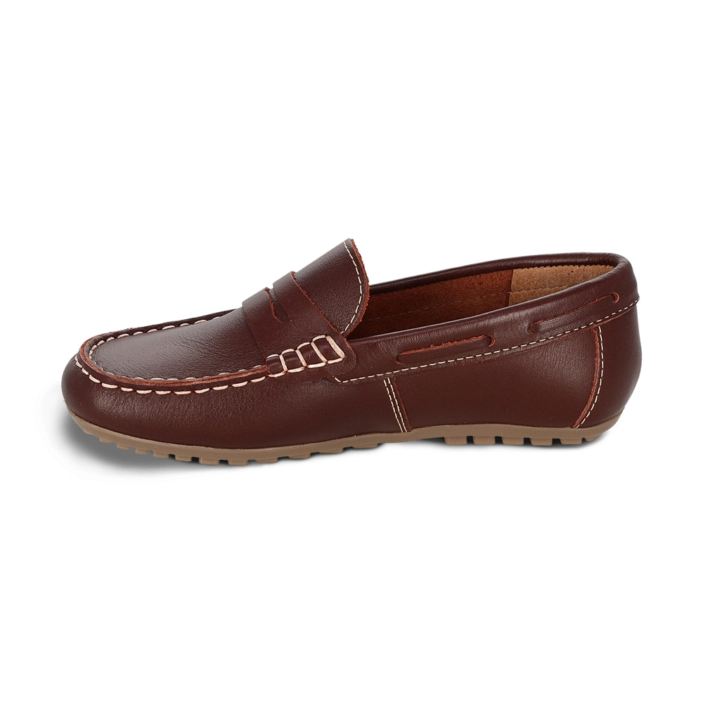 Mocasín Audaz para niño en piel  ladrillo Malaga con suela resistente.