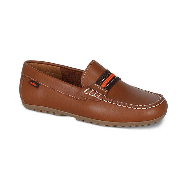 Mocasín  Audaz para niño en piel café claro Malaga con suela resistente.