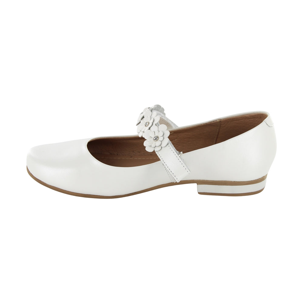 Zapatilla Coqueta para niña de piel perla Miranda con flores decorativas