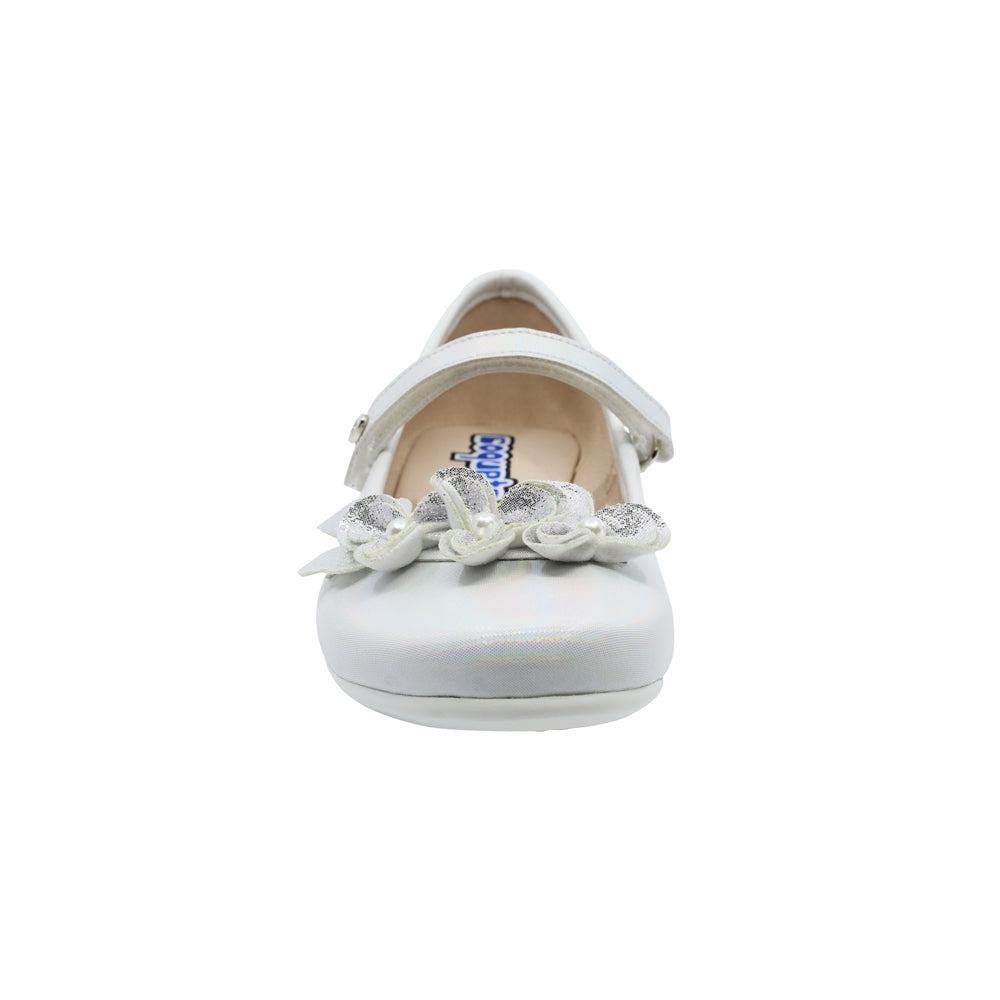 Zapatilla Coqueta para niña en sintético perla Miranda con flores decorativas