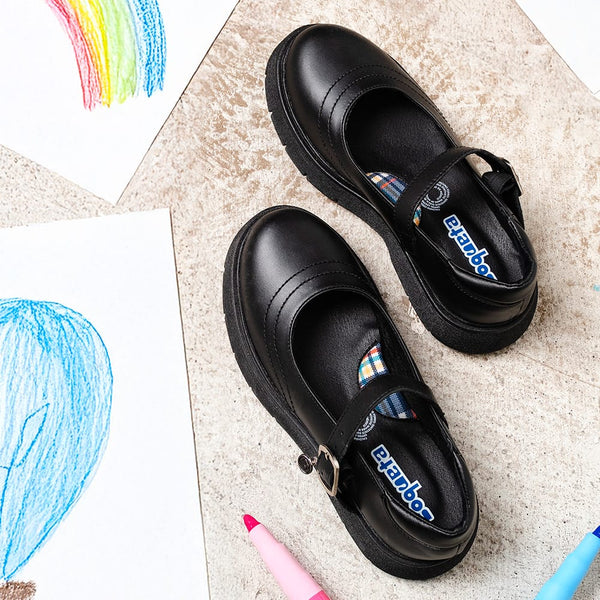 Zapato escolar Coqueta para niña de piel negro Igor con dije