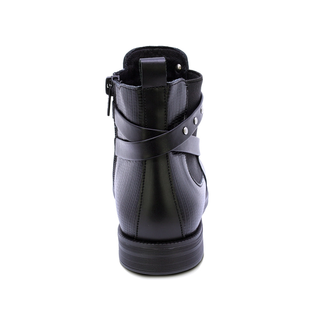 BOTA COQUETA PARA NIÑA DE PIEL COLOR NEGRO CANUTA CON TIRAS DECORATIVAS