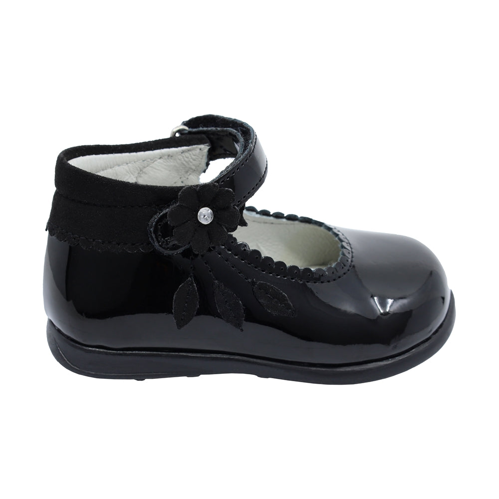 Botita Coqueta para niña de charol negro Pampa con adorno floral