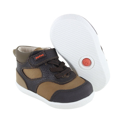 Botita para niño Audaz Piel color Café Panky con tira de contacto