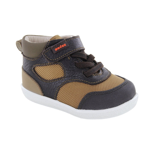 Botita para niño Audaz Piel color Café Panky con tira de contacto