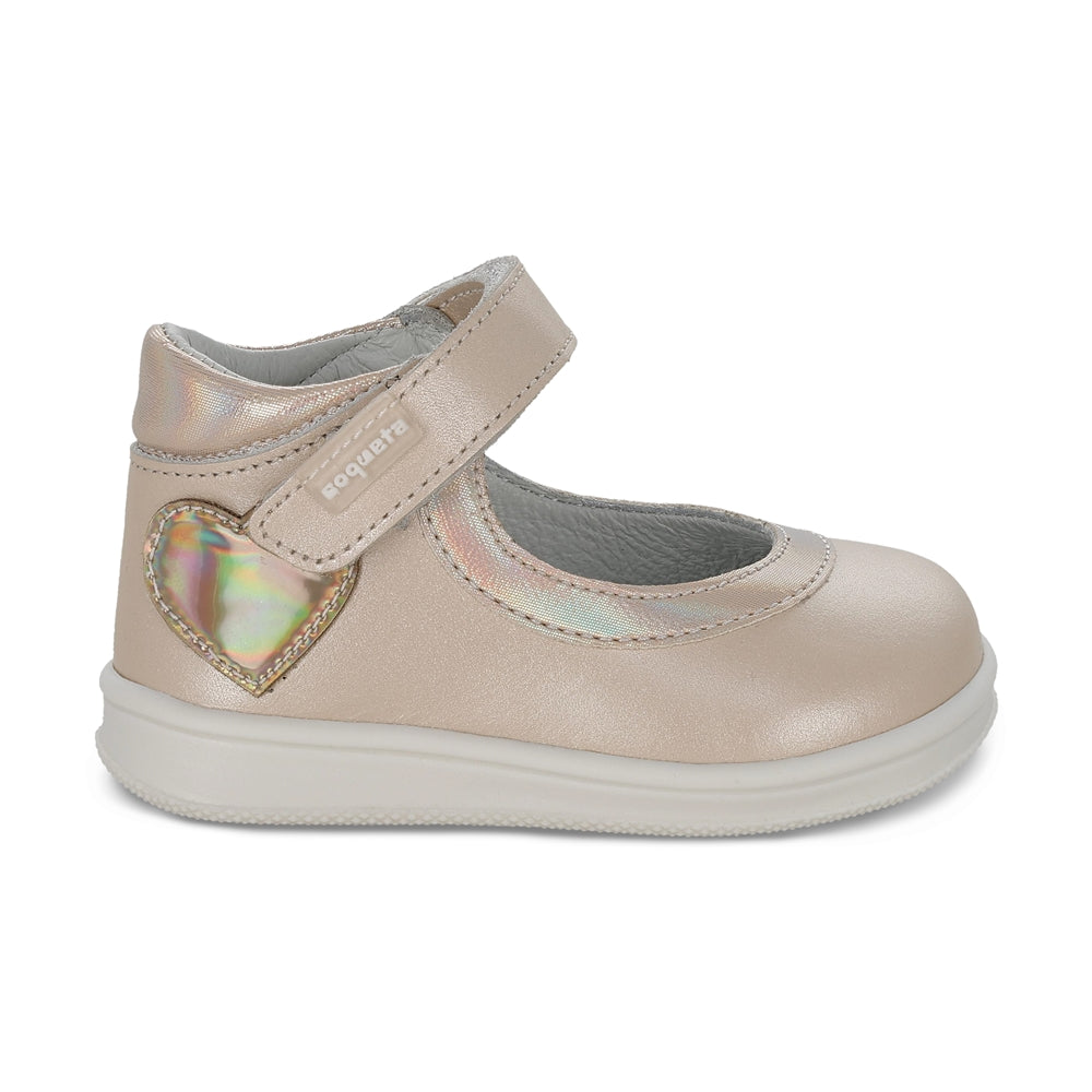 Zapato Coqueta para niña en piel beige Teddy con tira de contacto.