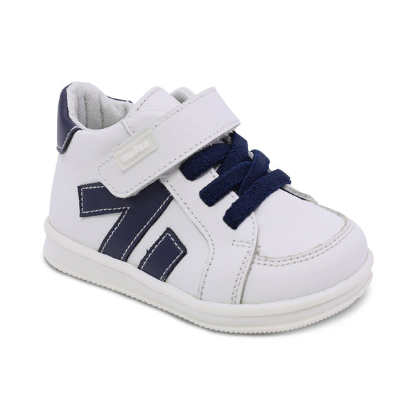 Botita Audaz para niño en piel blanco Teddy con tira de contacto.