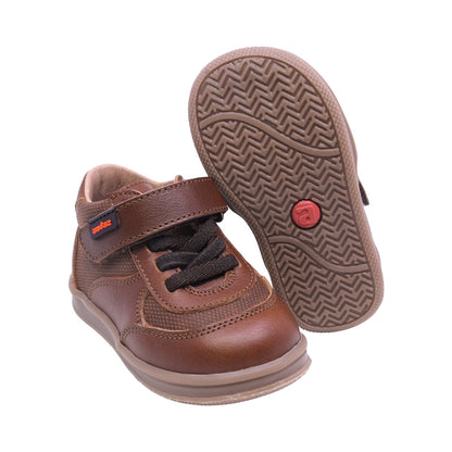 ZAPATO AUDAZ PARA NIÑO COLOR CAFÉ CLARO DE PIEL TEDDY CON TIRA DE CONTACTO