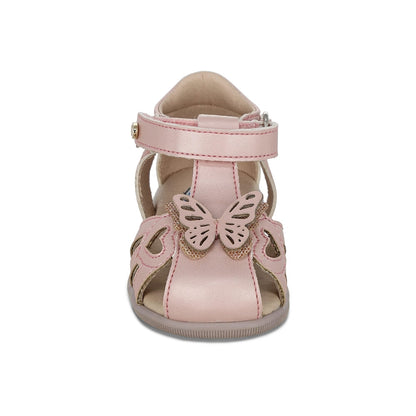 Sandalia Coqueta para niña en sintético rosa Vanessa con detalle de mariposa.