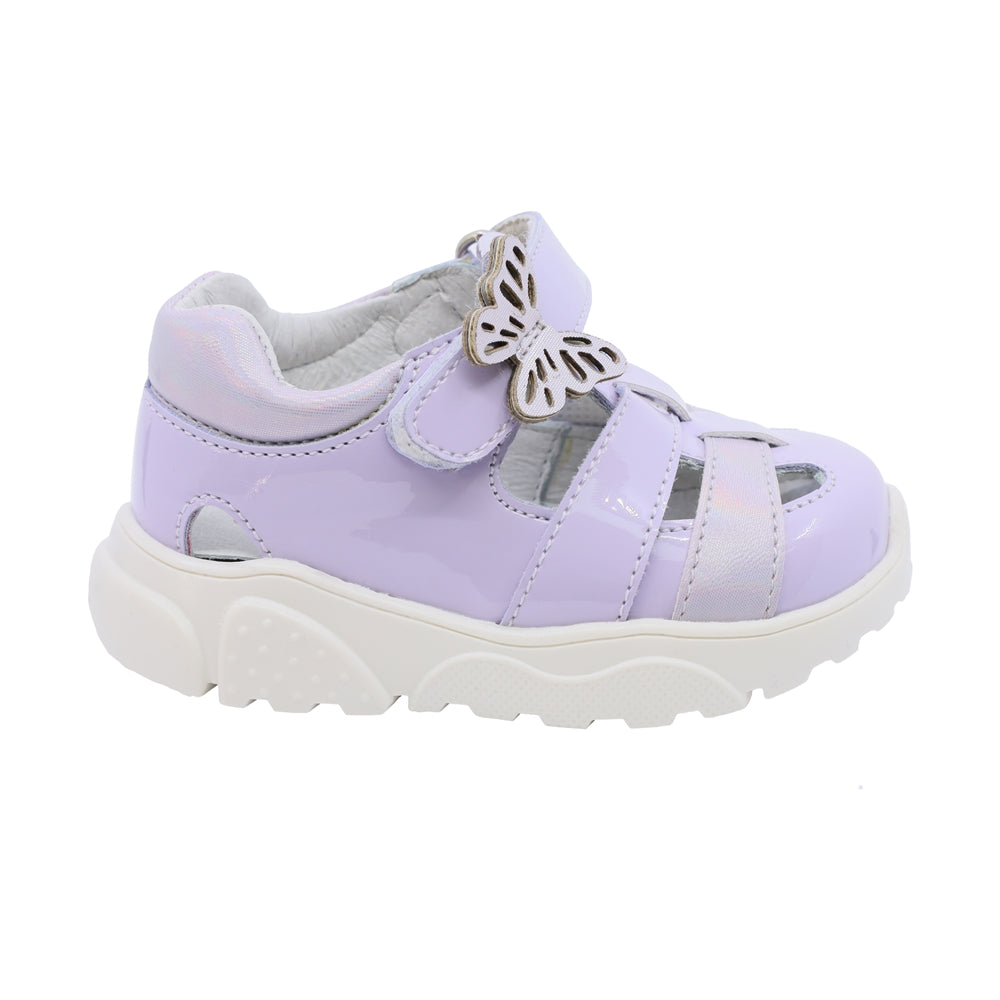 Sandalia Coqueta para niña en charol lila Zippy con mariposa decorativa