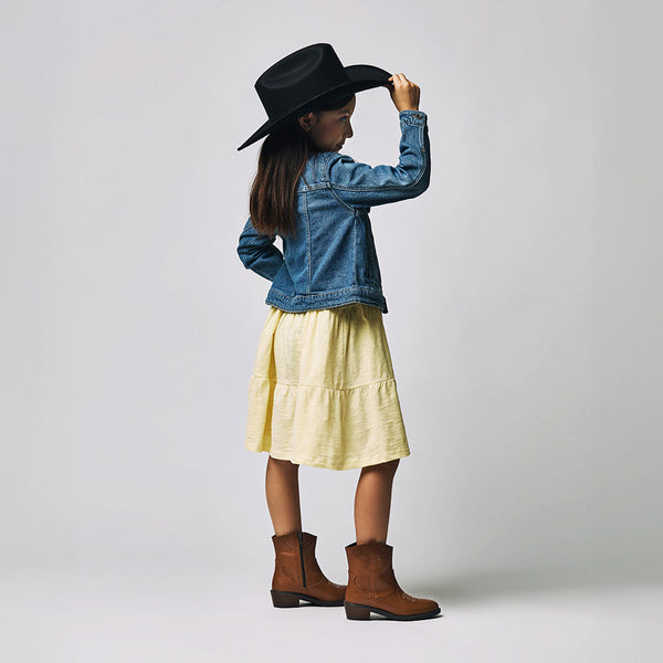 BOTINES COQUETA PARA NIÑA DE PIEL COLOR MIEL MIRTA CON DISEÑO WESTERN Y DETALLES CALADOS