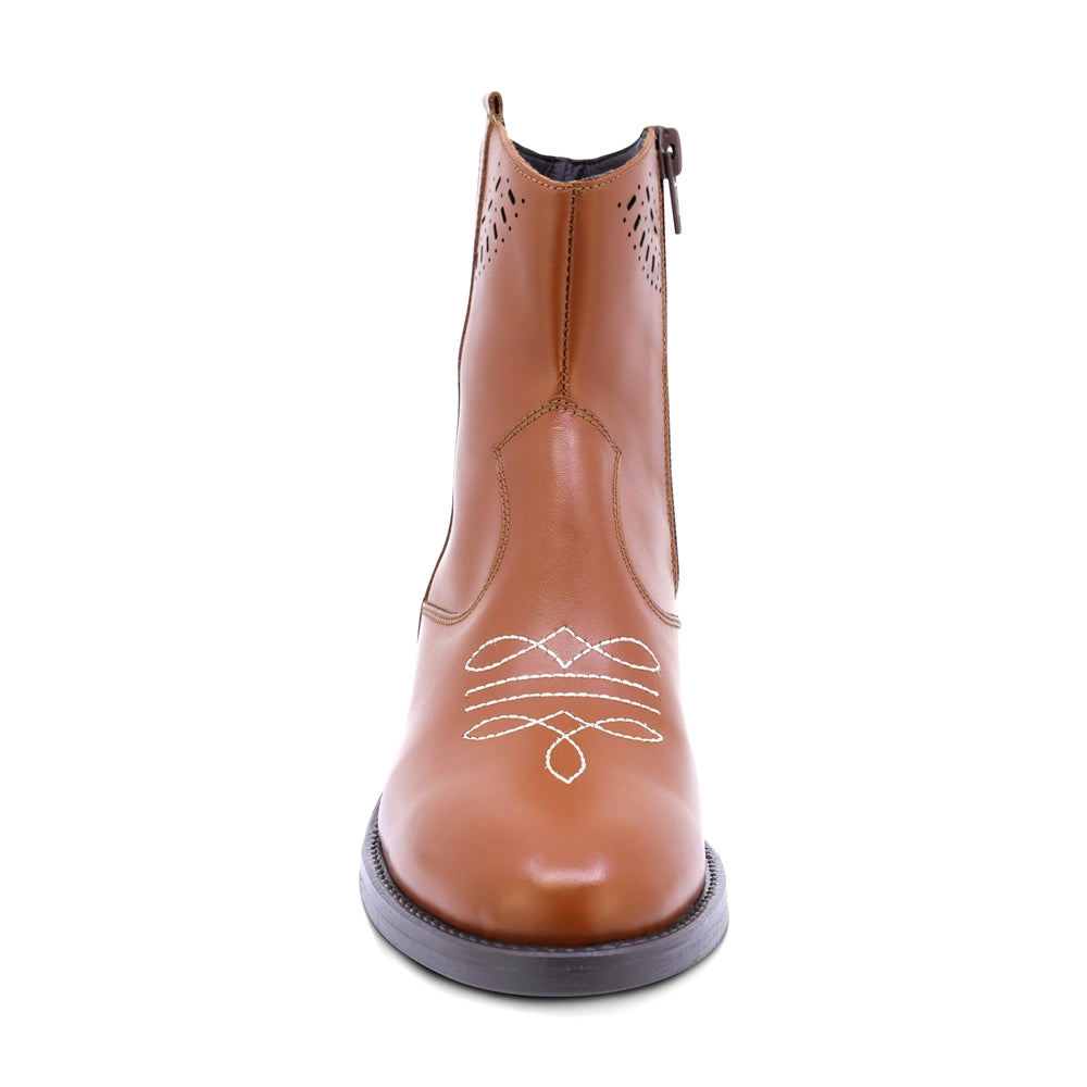 BOTINES COQUETA PARA NIÑA DE PIEL COLOR MIEL MIRTA CON DISEÑO WESTERN Y DETALLES CALADOS