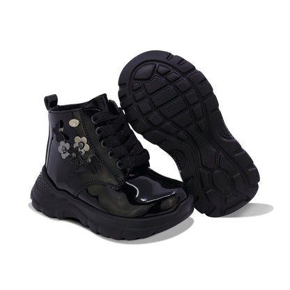 BOTA COQUETA PARA NIÑA EN CHAROL COLOR NEGRO SUELA NEMO CON AGUJETA