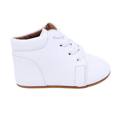 BOTA AUDAZ PARA NIÑO COLOR BLANCO DE SINTÉTICO PEUQUE CON AGUJETA