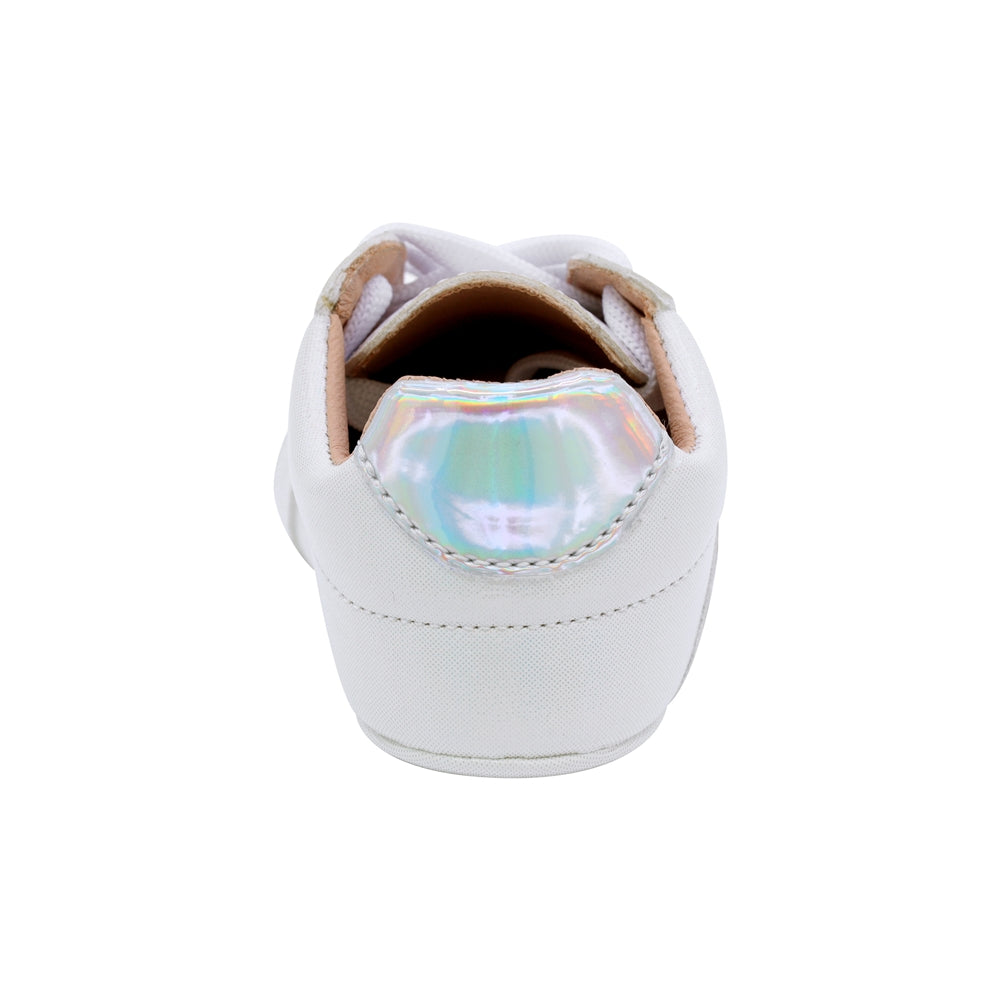 TENIS COQUETA PARA NIÑA DE SINTÉTICO COLOR PLATA PEUQUE CON AGUJETA